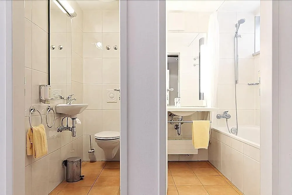 ****  SportScheck Hotel Unterföhring Deutschland